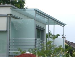 Abgrenzung bei Balkon mit Milchglas