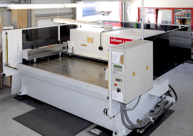 Brückenstanzmaschine 240to