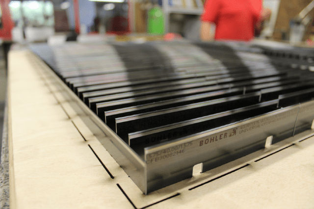 Metallform enge Schienen