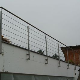 Geländer außen um Dachterasse herum