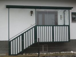 Aufgang Hauseingang mit Verglasung